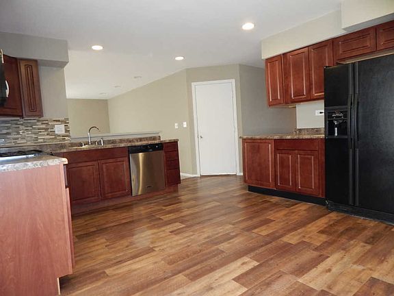3rd image of 411 W Streamwood Blvd
