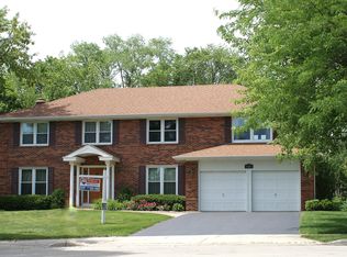4424 Basswood Dr, Lisle, IL 60532