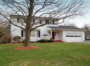 8175 Pembroke Dr, Manlius, NY 13104