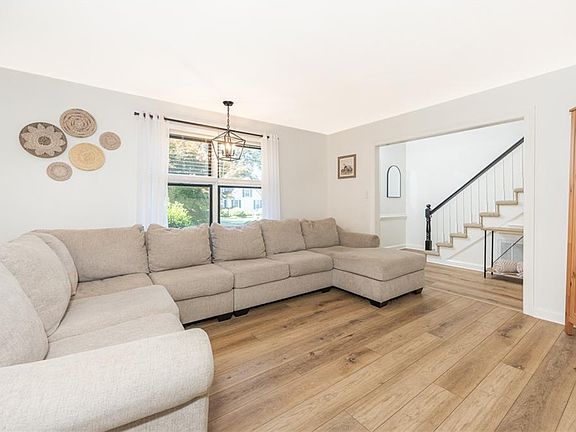 2nd image of 635 Foxgate Quarter