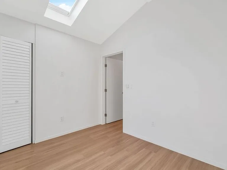 20255 Glasgow Dr — Photo 9