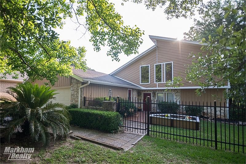 1st image of 1320 Green Briar Dr