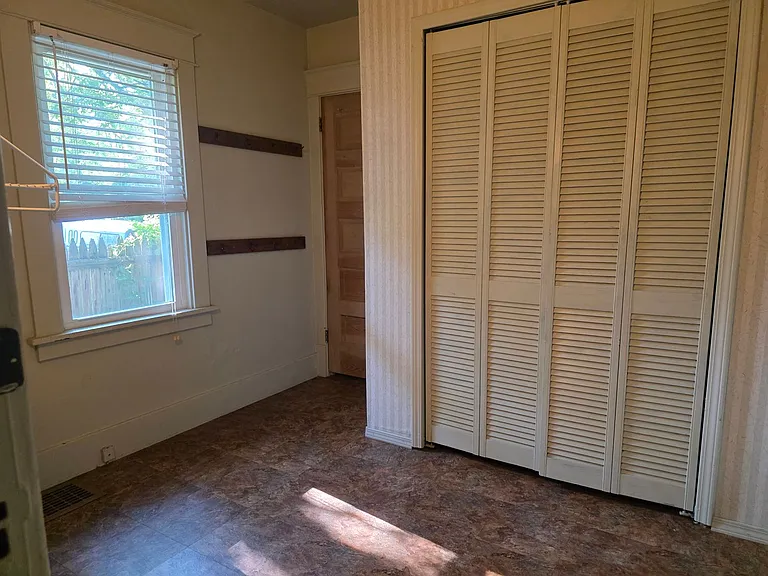2226 Roger St — Photo 8