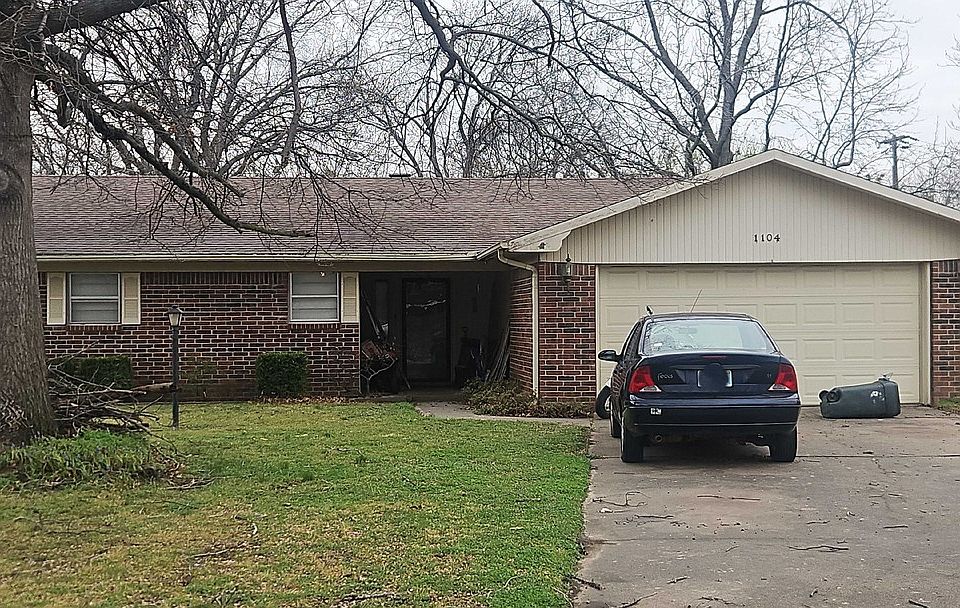 1st image of 1104 Spruce Ct