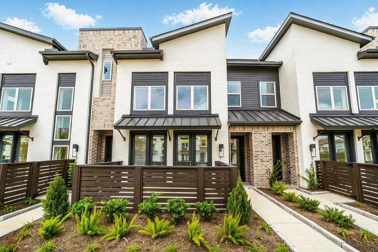 3 bed, 2.5 bath, 1830 sqft, $2,700 — Photo 1