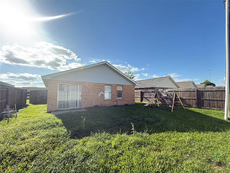 15743 Ridgegate Rd — Photo 16