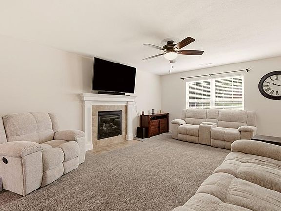 4th image of 1526 Maple St