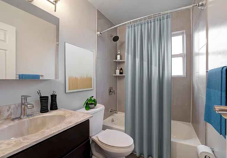Westmount Village — Photo 12