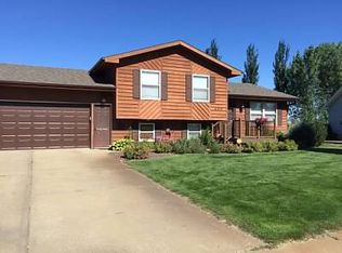 996 Heart Dr, Dickinson, ND 58601