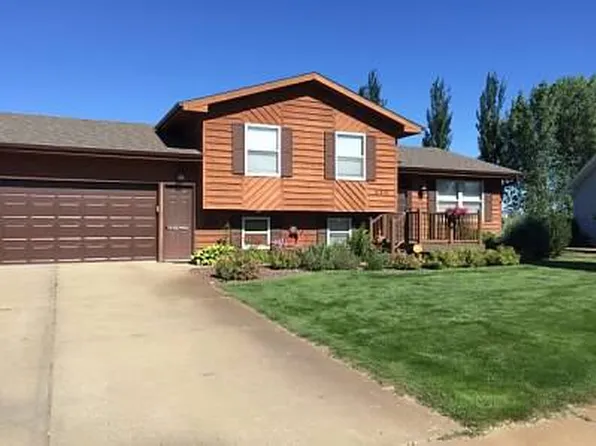 996 Heart Dr, Dickinson, ND 58601