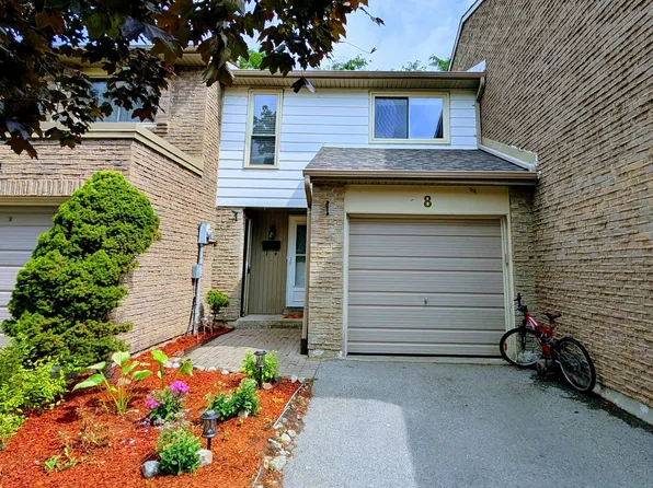 8 Camelot Way, Markham, ON L3P 3W1