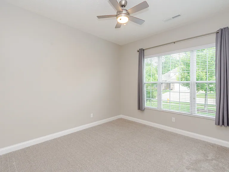 476 Carrick Dr — Photo 30