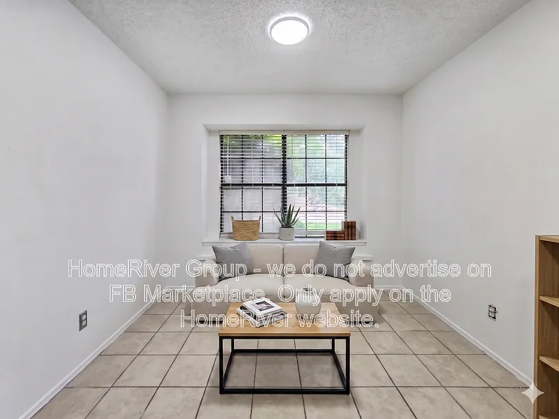 3 bed, 2.0 bath, 1356 sqft, $1,700 — Photo 2