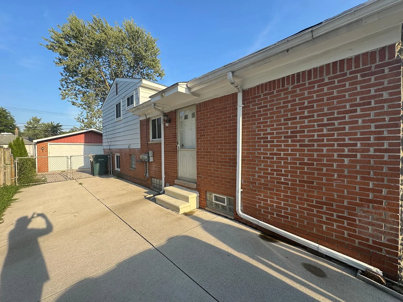 4 bed, 1.5 bath, 1741 sqft, $2,200 — Photo 3