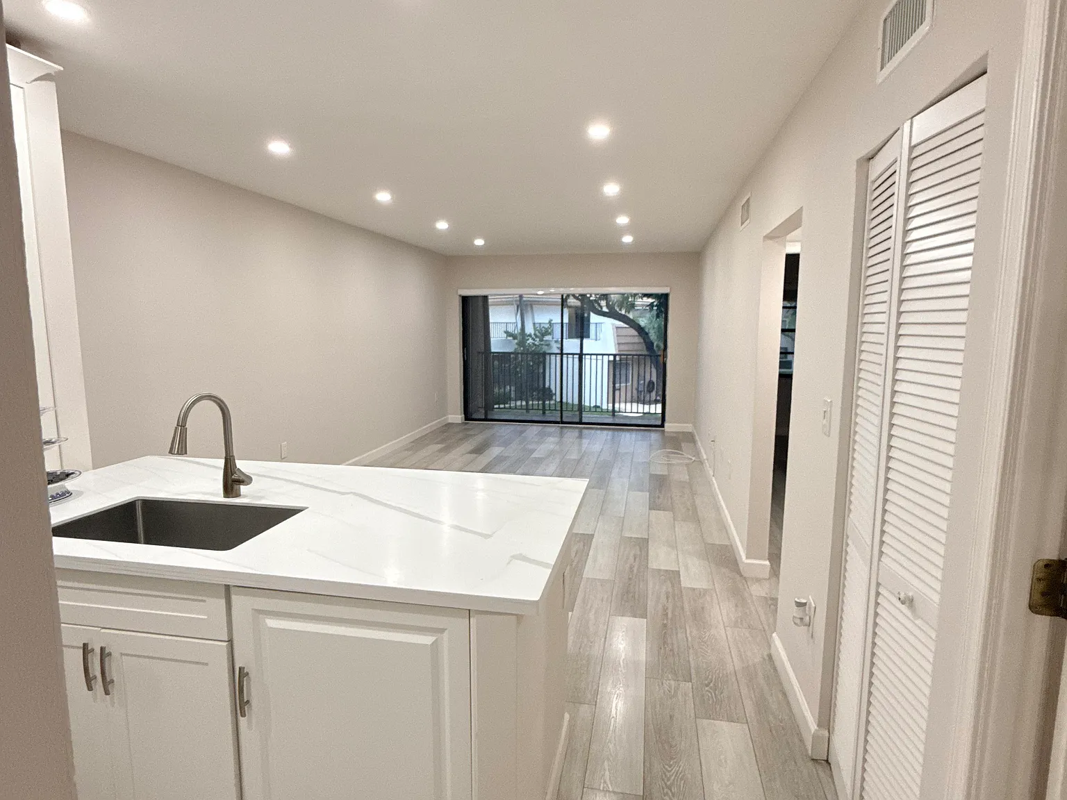 2 bed, 850 sqft, $2,350 — Photo 4