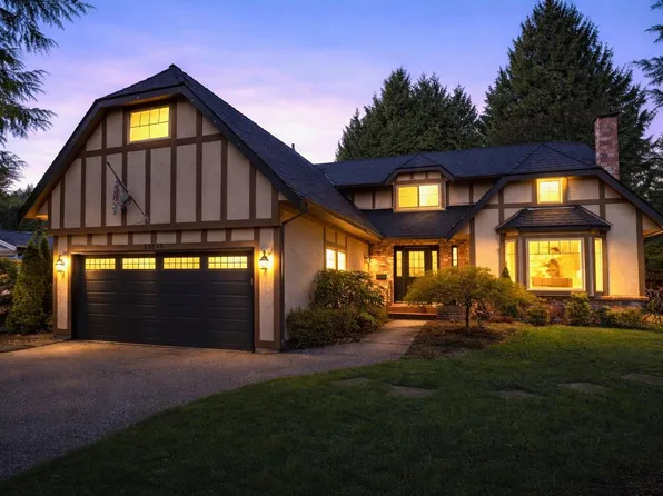 12673 Ocean Cliff Dr, Surrey, BC V4A 5Z6