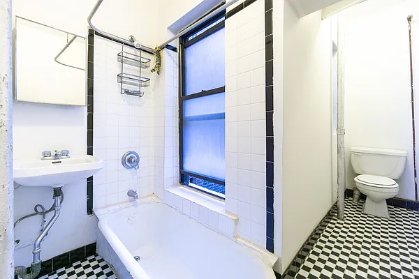 Rented by City Connections Realty | media 14