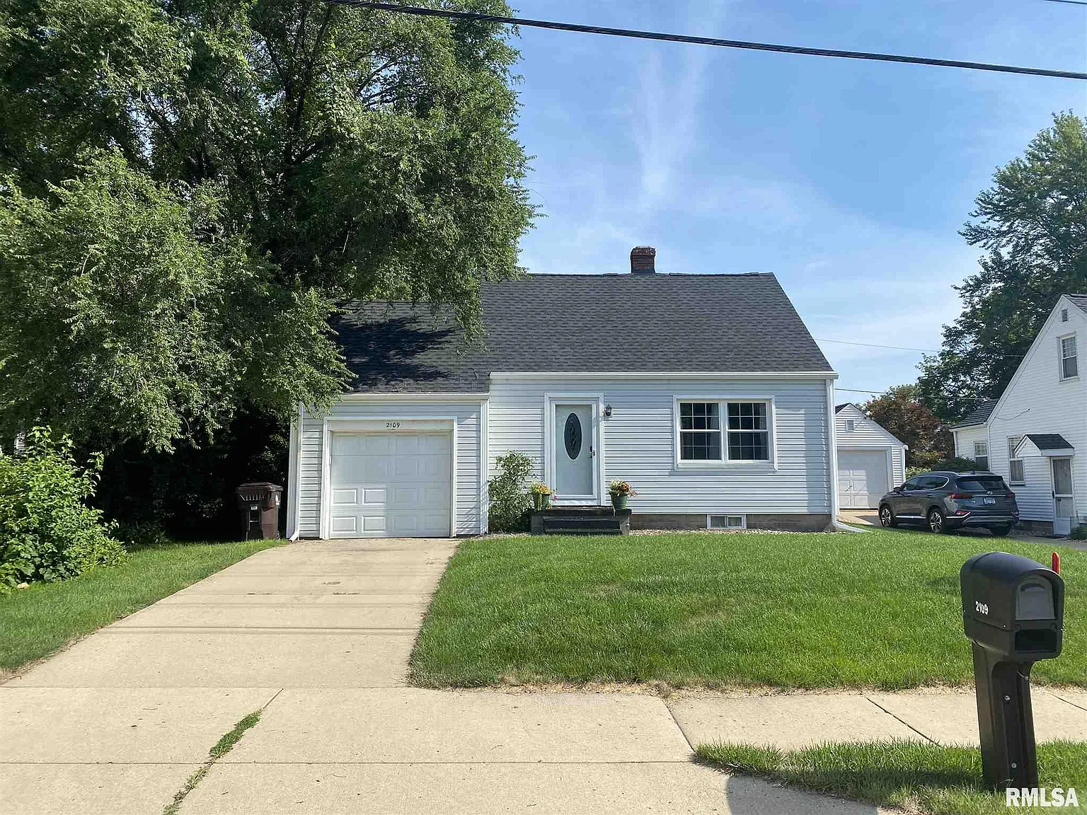 2109 W Forrest Hill Ave photo 1