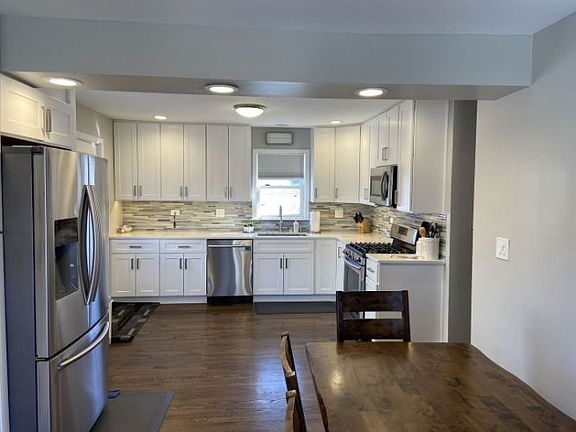 4th image of 4019 Kolze Ave