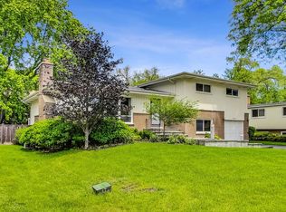 1406 Charing Cross Rd, Deerfield, IL 60015