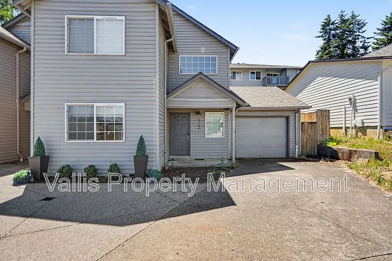 4 bed, 2.0 bath, 1350 sqft, $2,295 — Photo 2