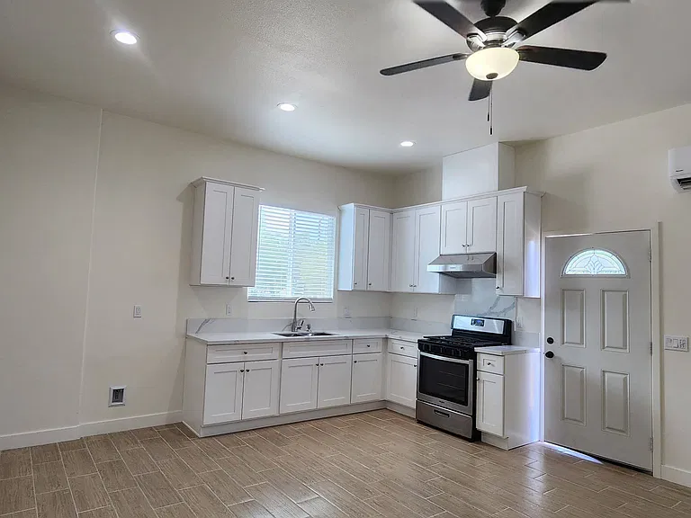 6227 Chadbourne Ave — Photo 3
