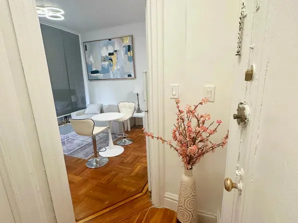 315 East 77th Street image 13 of 18