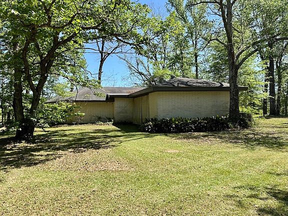 4th image of 975 Finley Rd