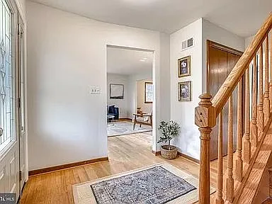 4 bed, 3.5 bath, 2400 sqft, $3,000 — Photo 2