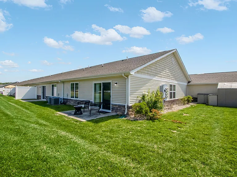Redwood Brownsburg — Photo 10