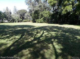 27335 Maple St, Roseville, MI
