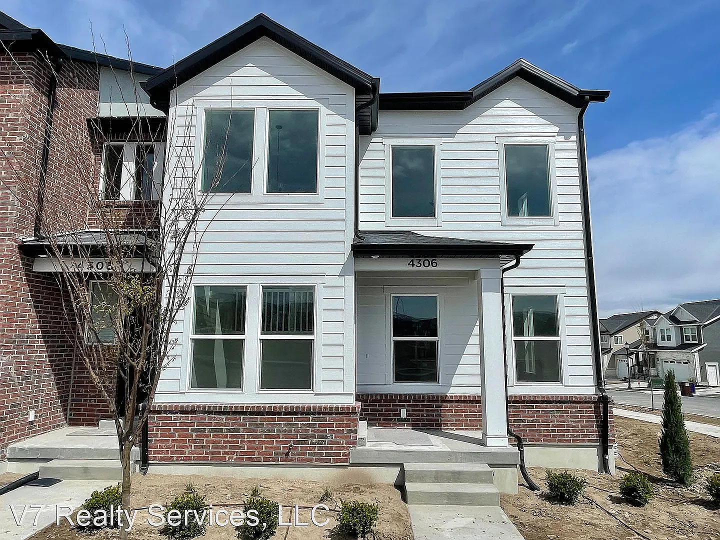 3 bed, 2.5 bath, 2360 sqft, $2,300 — Photo 1