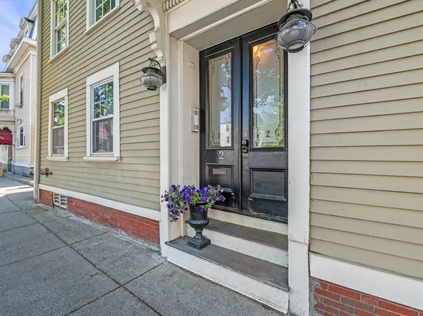 2 Hawthorne Blvd #4, Salem, MA 01970