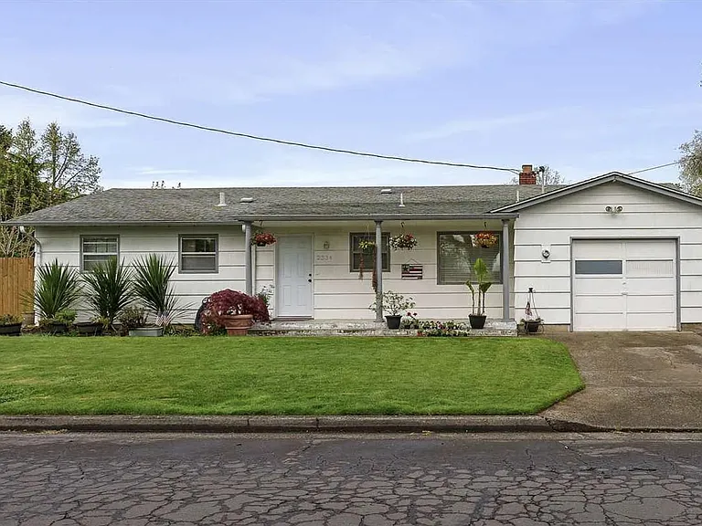2334 Main St SE — Photo 1