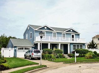 8 Sea Spray Ct, Brigantine, NJ 08203