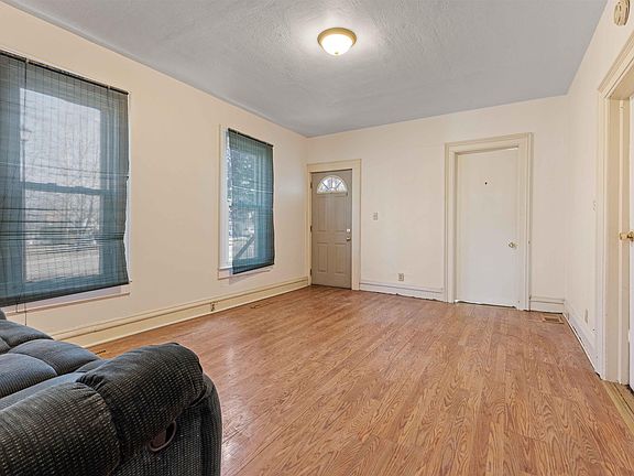 4th image of 1140 6th Ave