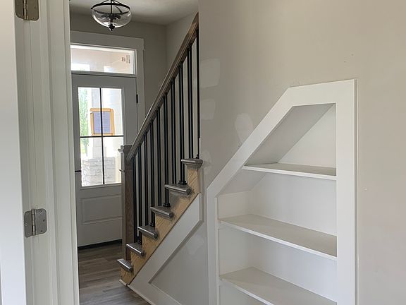 Foyer - notice the ceiling detail and built-in niche