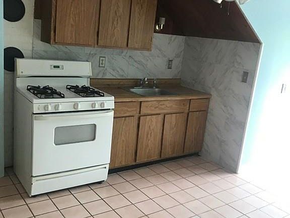 4th image of 5 Home Park Ct #2