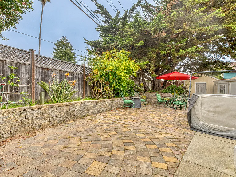 Soquel Dr — Photo 25