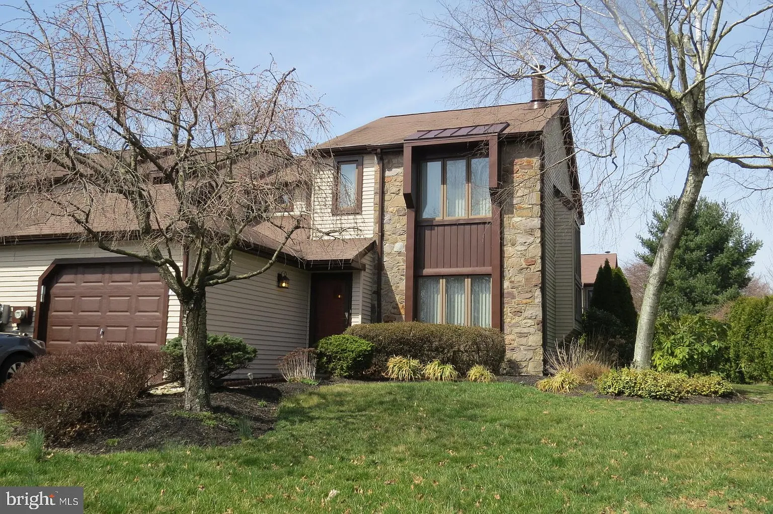 706 Trowbridge Dr photo 1