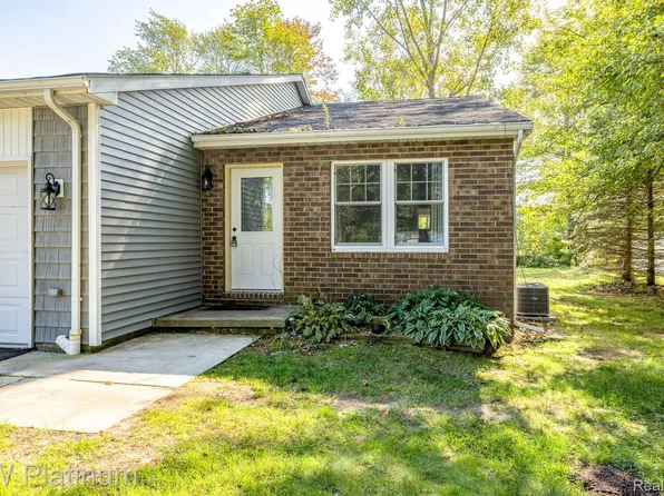 3821 Krafft Rd, Fort Gratiot, MI 48059