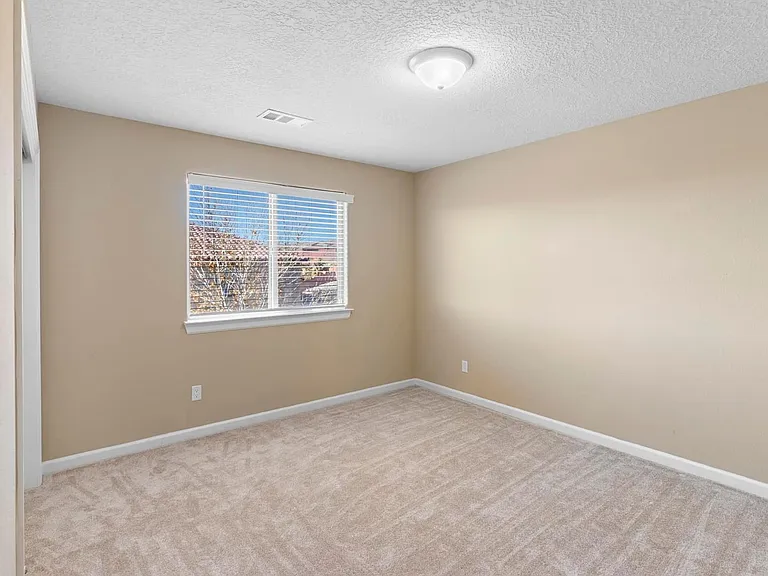 604 Loma Linda Loop NE — Photo 32