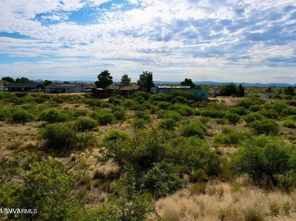 19641 E Juniper Dr, Mayer, AZ 86333