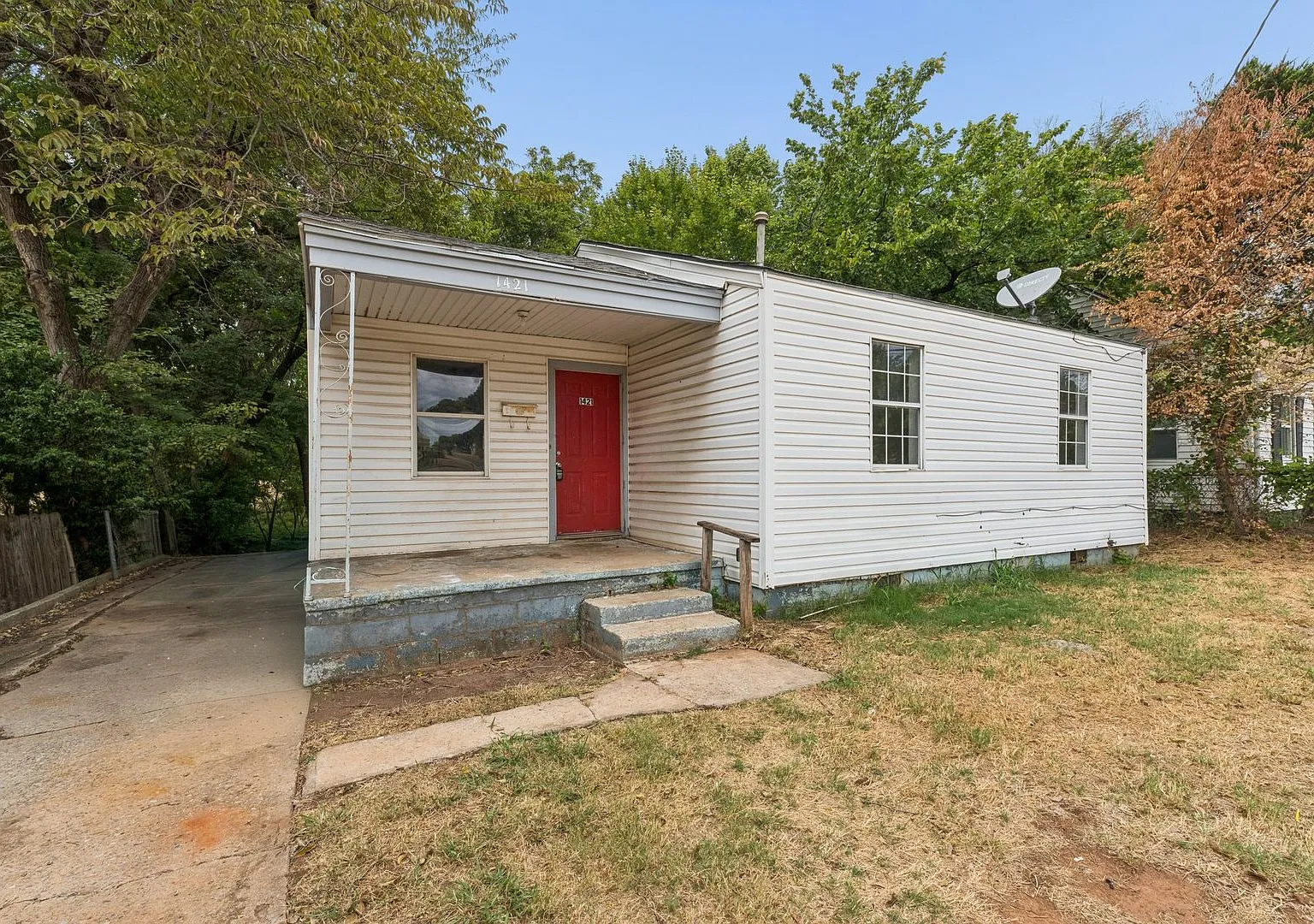 4 Bed 2 Bath Home — Photo 4