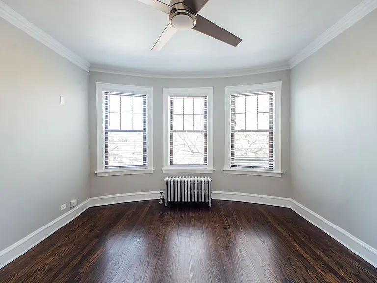 4329: Unit N2, 1BD - Living Area