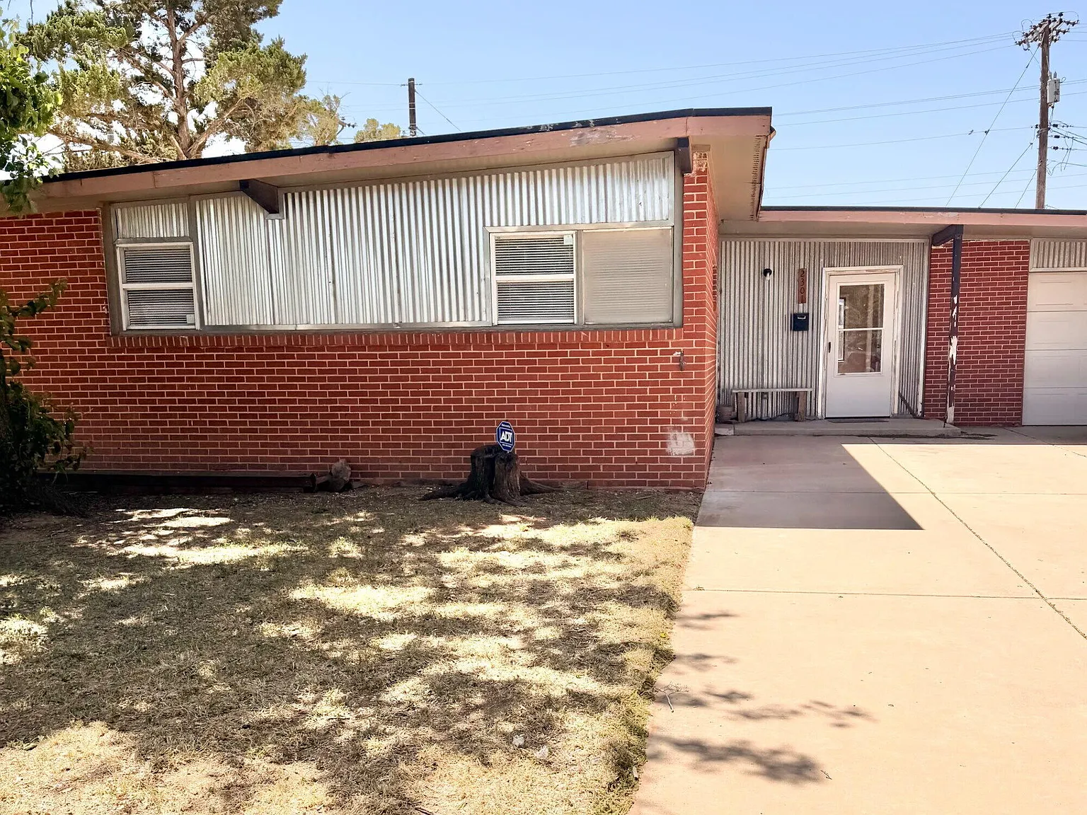 3 bed, 2.0 bath, 1176 sqft, $1,300 — Photo 1