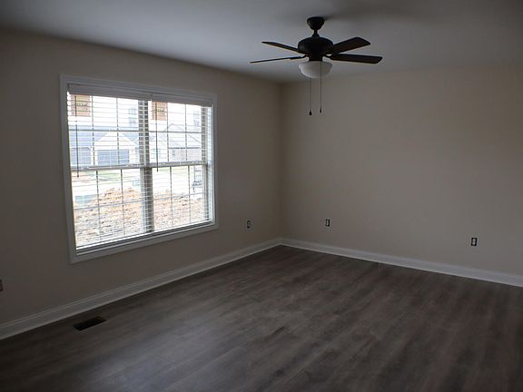 4th image of 1061 Mission Dr