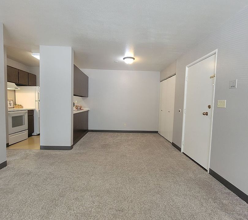 1st image of 1605 7th St N #31