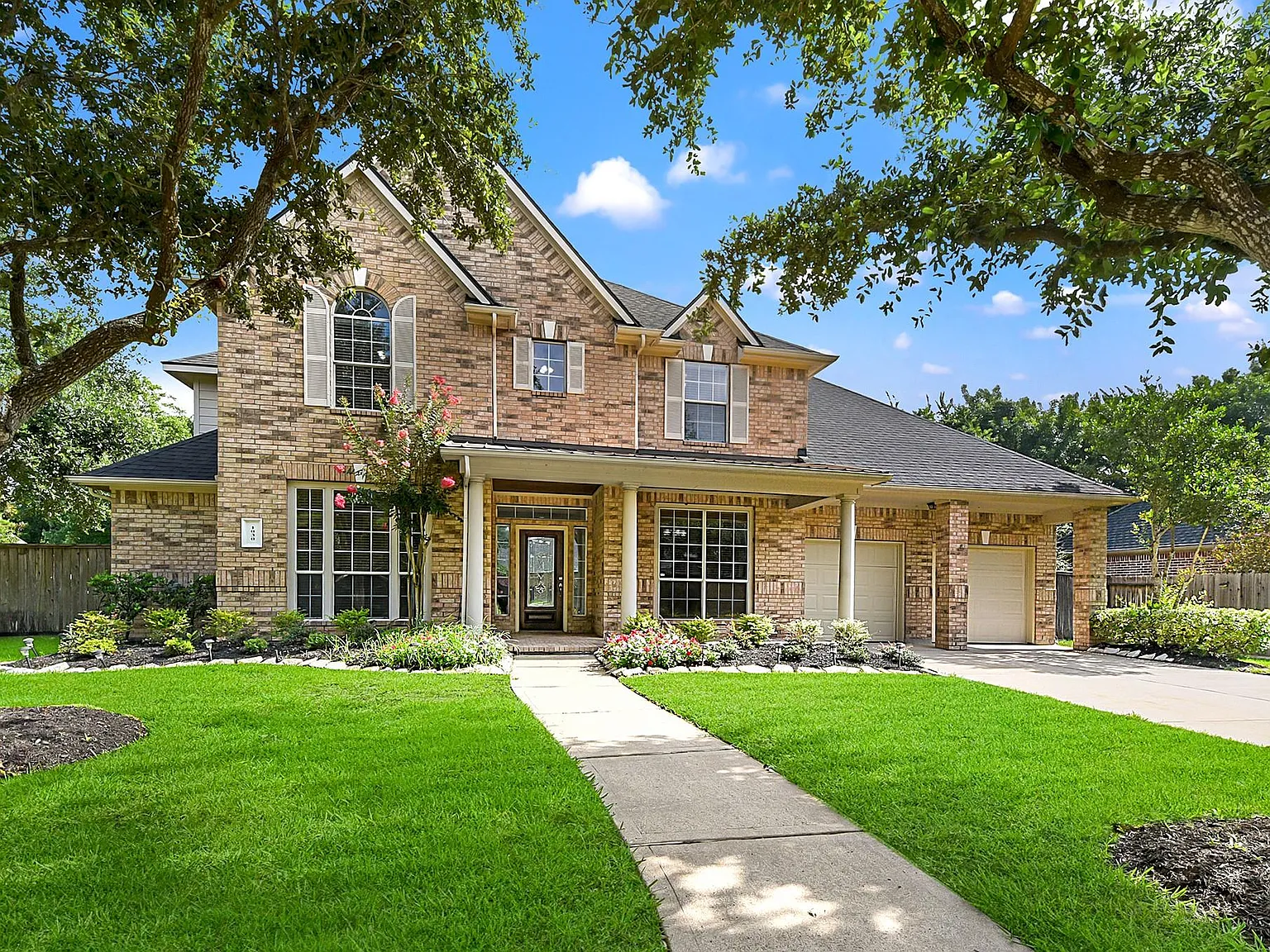 4 bed, 3.5 bath, 4012 sqft, $3,900 — Photo 3
