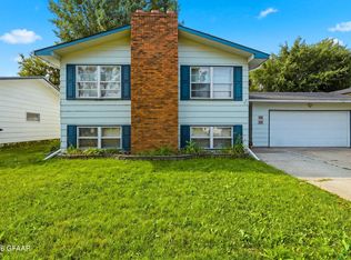 709 Central Plains Ct, Grand Forks, ND 58201